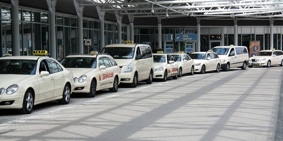 Трансфер в гостиницу из аэропортов Дубая, Абу-Даби, Шарджи