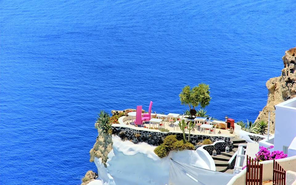 Топ-5 самых красивых и колоритных отелей и апартаментов Санторини