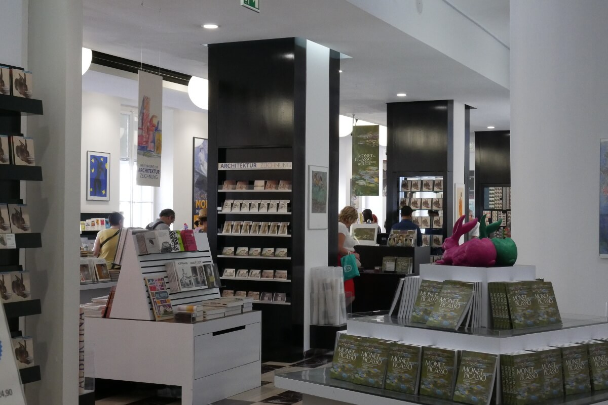 Сувенирный магазин в Галерее Альбертина в Вене