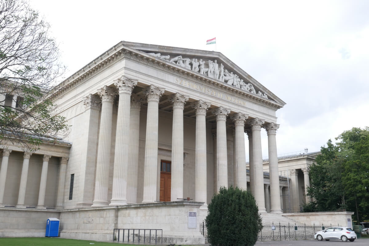 Музей изобразительных искусств на площади Героев в Будапеште