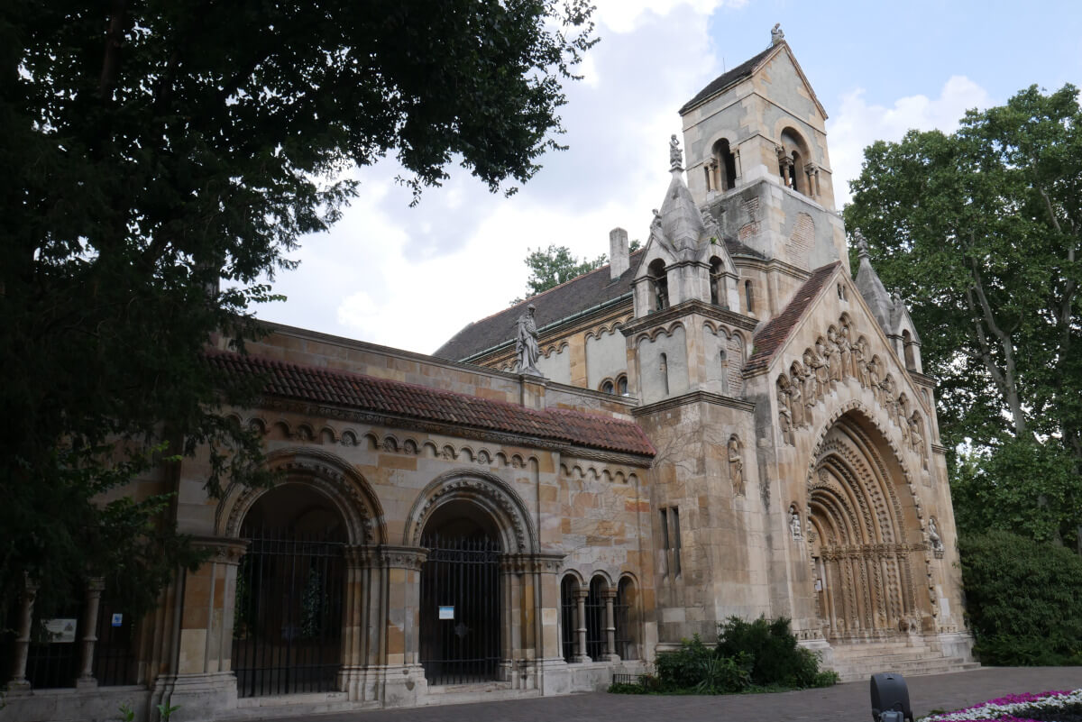 Якская часовня в парке Варошлигет