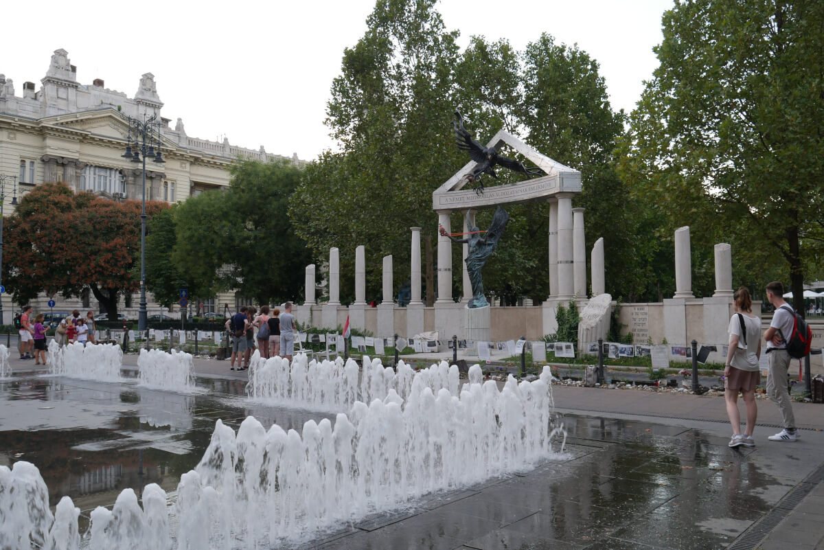 Фонтан на площади Свободы в Будапеште