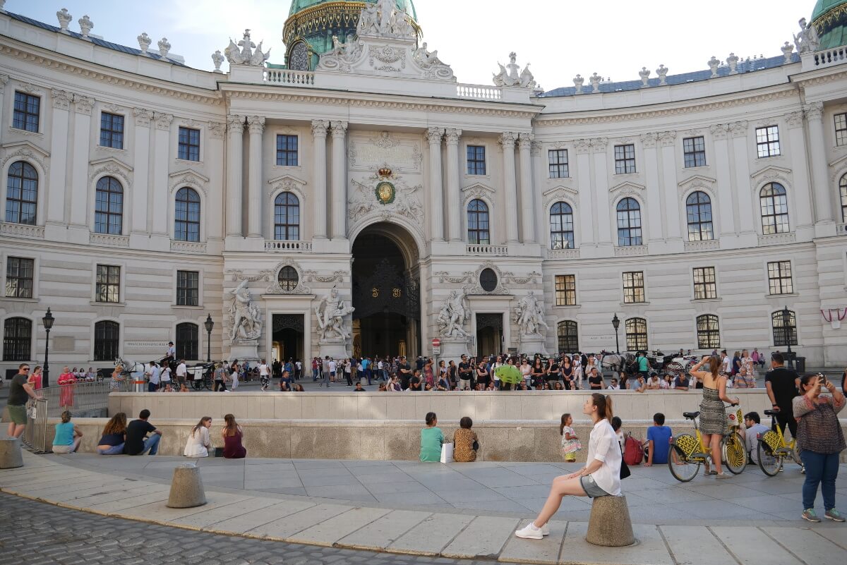 Передняя часть дворца Хофбург