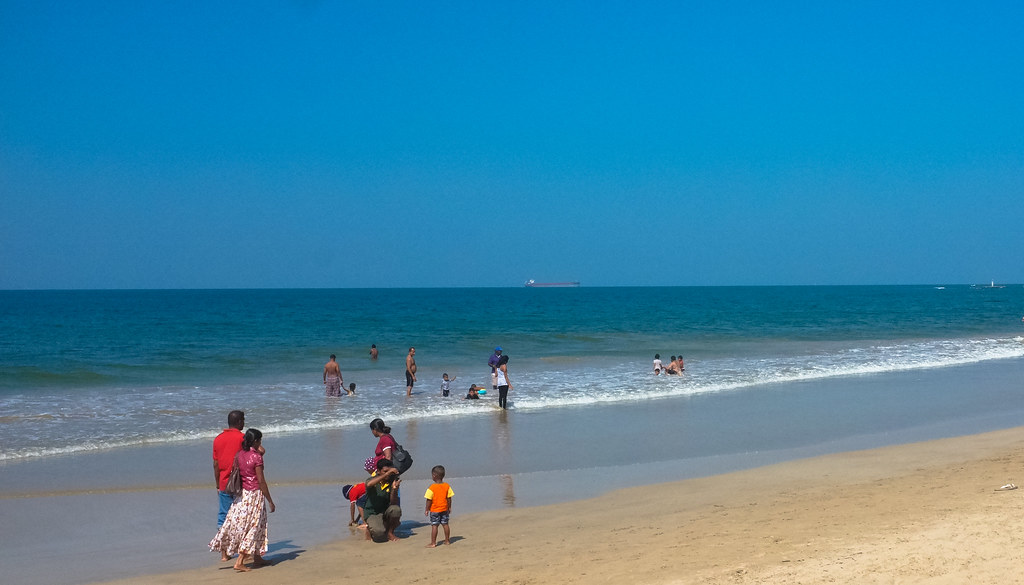 mount lavinia beach